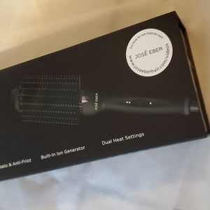 NIB-JOSÉ EBER 4 in 1 Volumizing Hot Brush NWT. Never Opened.